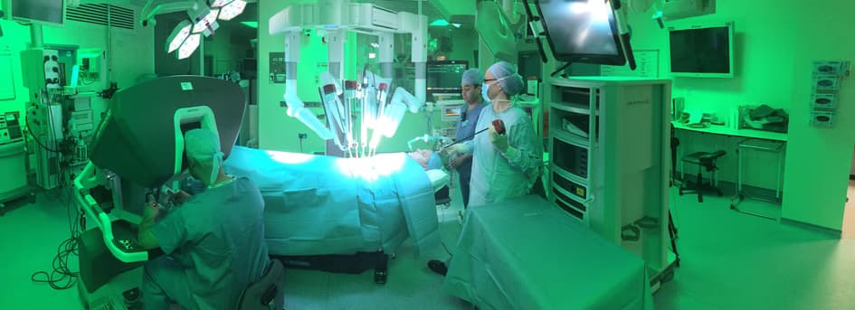 Panoramic view of a modern surgical theatre.