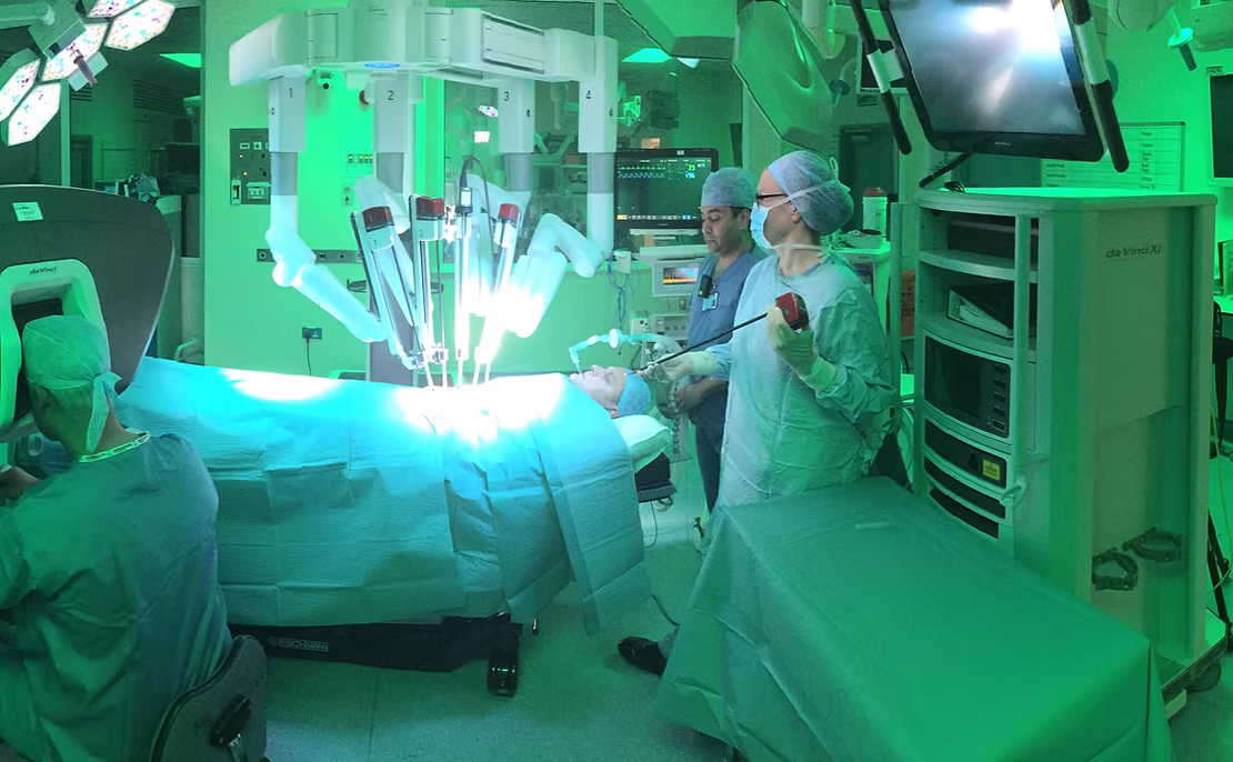 Surgical theatre prepared for minimally invasive procedures.